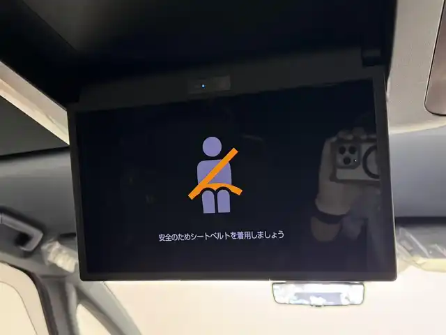 トヨタ アルファードハイブリット Z 三重県 2024(令6)年 0.9万km プラチナホワイトパールマイカ ハイブリッド/FF/MTモード付フロアCVT/14型ナビ/（FM/AM/TV/Bluetooth/USB/iPod/Miracast/CarPlay/AndroidAuto）/13.2型 有機EL後席モニター/パノラミックビューモニター（床下透過表示機能付）/両側パワースライドドア/ETC2.0/Toyota Safety Sense/●PCS、LTA、レーダークルコン、アダプティブハイビーム、RSA、プロアクティブドライビングアシスト、緊急操舵支援＋前後クロストラフィックアラート*/●パーキングサポートブレーキ/・BSM/LCA/安心降車アシスト/・アドバンスト・ドライブ/アドバンスト・パーク（リモート機能付*）/・ITS Connect*/など/装備/・デジタルインナーミラー*/・左右独立ムーンルーフ*/・合皮シート（ブラック）/・シートヒーター＆ベンチレーション（D/N/2nd）/・ステアリングヒーター/・パワーシート（Dメモリー付8way/N4way/2ndリクライニング＆オットマン）/・パワーバックドア/・ヘッドアップディスプレイ/・100Vコンセント（1500W）/・タッチトレーサーオペレーション/・3眼LEDヘッドランプ/・オートワイパー/・おくだけ充電/・17inAW/・保/・スマートキーx2/など/*…メーカーOP