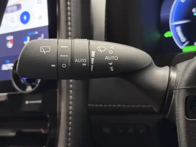 トヨタ アルファードハイブリット Z 三重県 2024(令6)年 0.9万km プラチナホワイトパールマイカ ハイブリッド/FF/MTモード付フロアCVT/14型ナビ/（FM/AM/TV/Bluetooth/USB/iPod/Miracast/CarPlay/AndroidAuto）/13.2型 有機EL後席モニター/パノラミックビューモニター（床下透過表示機能付）/両側パワースライドドア/ETC2.0/Toyota Safety Sense/●PCS、LTA、レーダークルコン、アダプティブハイビーム、RSA、プロアクティブドライビングアシスト、緊急操舵支援＋前後クロストラフィックアラート*/●パーキングサポートブレーキ/・BSM/LCA/安心降車アシスト/・アドバンスト・ドライブ/アドバンスト・パーク（リモート機能付*）/・ITS Connect*/など/装備/・デジタルインナーミラー*/・左右独立ムーンルーフ*/・合皮シート（ブラック）/・シートヒーター＆ベンチレーション（D/N/2nd）/・ステアリングヒーター/・パワーシート（Dメモリー付8way/N4way/2ndリクライニング＆オットマン）/・パワーバックドア/・ヘッドアップディスプレイ/・100Vコンセント（1500W）/・タッチトレーサーオペレーション/・3眼LEDヘッドランプ/・オートワイパー/・おくだけ充電/・17inAW/・保/・スマートキーx2/など/*…メーカーOP