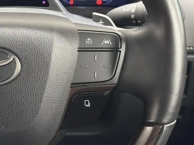 トヨタ アルファードハイブリット Z 三重県 2024(令6)年 0.9万km プラチナホワイトパールマイカ ハイブリッド/FF/MTモード付フロアCVT/14型ナビ/（FM/AM/TV/Bluetooth/USB/iPod/Miracast/CarPlay/AndroidAuto）/13.2型 有機EL後席モニター/パノラミックビューモニター（床下透過表示機能付）/両側パワースライドドア/ETC2.0/Toyota Safety Sense/●PCS、LTA、レーダークルコン、アダプティブハイビーム、RSA、プロアクティブドライビングアシスト、緊急操舵支援＋前後クロストラフィックアラート*/●パーキングサポートブレーキ/・BSM/LCA/安心降車アシスト/・アドバンスト・ドライブ/アドバンスト・パーク（リモート機能付*）/・ITS Connect*/など/装備/・デジタルインナーミラー*/・左右独立ムーンルーフ*/・合皮シート（ブラック）/・シートヒーター＆ベンチレーション（D/N/2nd）/・ステアリングヒーター/・パワーシート（Dメモリー付8way/N4way/2ndリクライニング＆オットマン）/・パワーバックドア/・ヘッドアップディスプレイ/・100Vコンセント（1500W）/・タッチトレーサーオペレーション/・3眼LEDヘッドランプ/・オートワイパー/・おくだけ充電/・17inAW/・保/・スマートキーx2/など/*…メーカーOP