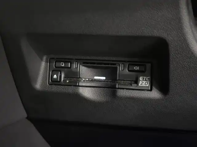 トヨタ アルファードハイブリット Z 三重県 2024(令6)年 0.9万km プラチナホワイトパールマイカ ハイブリッド/FF/MTモード付フロアCVT/14型ナビ/（FM/AM/TV/Bluetooth/USB/iPod/Miracast/CarPlay/AndroidAuto）/13.2型 有機EL後席モニター/パノラミックビューモニター（床下透過表示機能付）/両側パワースライドドア/ETC2.0/Toyota Safety Sense/●PCS、LTA、レーダークルコン、アダプティブハイビーム、RSA、プロアクティブドライビングアシスト、緊急操舵支援＋前後クロストラフィックアラート*/●パーキングサポートブレーキ/・BSM/LCA/安心降車アシスト/・アドバンスト・ドライブ/アドバンスト・パーク（リモート機能付*）/・ITS Connect*/など/装備/・デジタルインナーミラー*/・左右独立ムーンルーフ*/・合皮シート（ブラック）/・シートヒーター＆ベンチレーション（D/N/2nd）/・ステアリングヒーター/・パワーシート（Dメモリー付8way/N4way/2ndリクライニング＆オットマン）/・パワーバックドア/・ヘッドアップディスプレイ/・100Vコンセント（1500W）/・タッチトレーサーオペレーション/・3眼LEDヘッドランプ/・オートワイパー/・おくだけ充電/・17inAW/・保/・スマートキーx2/など/*…メーカーOP