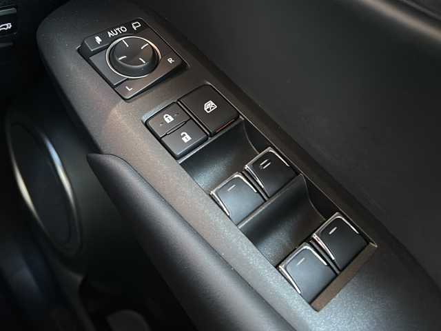 レクサス ＮＸ 300 Fスポーツ 静岡県 2018(平30)年 8.6万km グラファイトブラックガラスフレーク 純正ナビ/・FM/AM/・CD/DVD/・サウンドライブラリ/・SD/・USB/・Bluetooth/・Miracast/・AUX/・フルセグTV/主要装備/・プリクラッシュセーフティ/・サンルーフ/・レーンディパーチャーアラート/・ブラインドスポットモニター/・サイドカーテンエアバッグ/・前席シートヒーター＆ベンチレーション/・パワーバックドア/・パドルシフト/・オートハイビーム/・ビルトインETC2.0/・ステアリングヒーター