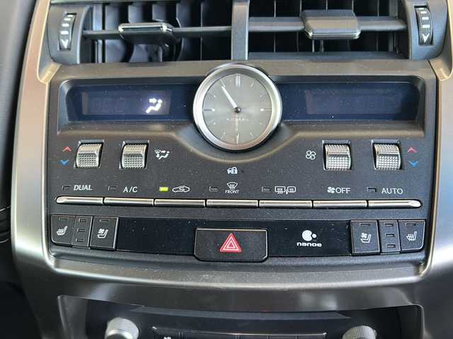 レクサス ＮＸ 300 Fスポーツ 静岡県 2018(平30)年 8.6万km グラファイトブラックガラスフレーク 純正ナビ/・FM/AM/・CD/DVD/・サウンドライブラリ/・SD/・USB/・Bluetooth/・Miracast/・AUX/・フルセグTV/主要装備/・プリクラッシュセーフティ/・サンルーフ/・レーンディパーチャーアラート/・ブラインドスポットモニター/・サイドカーテンエアバッグ/・前席シートヒーター＆ベンチレーション/・パワーバックドア/・パドルシフト/・オートハイビーム/・ビルトインETC2.0/・ステアリングヒーター