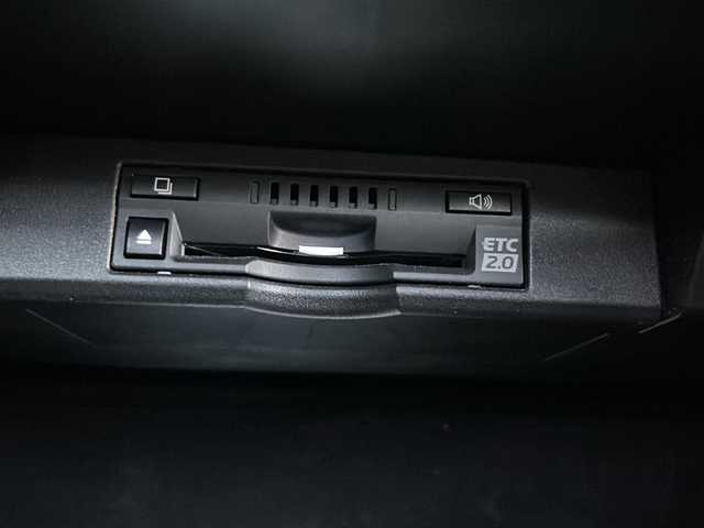 レクサス ＮＸ 300 Fスポーツ 静岡県 2018(平30)年 8.6万km グラファイトブラックガラスフレーク 純正ナビ/・FM/AM/・CD/DVD/・サウンドライブラリ/・SD/・USB/・Bluetooth/・Miracast/・AUX/・フルセグTV/主要装備/・プリクラッシュセーフティ/・サンルーフ/・レーンディパーチャーアラート/・ブラインドスポットモニター/・サイドカーテンエアバッグ/・前席シートヒーター＆ベンチレーション/・パワーバックドア/・パドルシフト/・オートハイビーム/・ビルトインETC2.0/・ステアリングヒーター