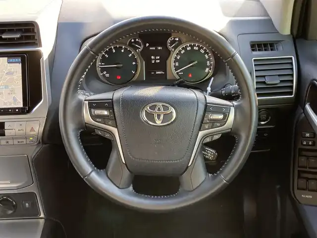 トヨタ ランドクルーザー プラド TX Lパッケージ 福岡県 2021(令3)年 2.1万km ブラック 4WD/トヨタセーフティセンス/ALPINEナビ（BT/フルセグ/DISC）/Bカメラ/レーダークルーズコントロール/LEDヘッドライト/オートライト/オートマチックハイビーム/レザーシート/DN席シートヒーター/DN席エアシート/DN席パワーシート/純正19インチAW/ルーフレール/横滑り防止装置/コーナーセンサー/レーンキープアシスト/盗難防止装置/衝突被害軽減システム/先行車発進告知/スマートキー/ETC