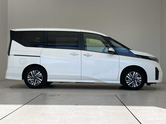 日産 セレナ ハイウェイスター V 愛知県 2024(令6)年 1.9万km プリズムホワイト プロパイロット/純正9型ナビ/全方位カメラ/両側パワースライドドア/レーダークルーズコントロール/バックカメラ/コーナーセンサー/純正アルミホイール/ブラインドスポットモニター/LEDヘッドライト/パドルシフト/インテリジェントミラー/リアオートエアコン/オートマチックハイビーム/ドライブレコーダー/ETC/衝突軽減システム/Bluetooth/ステアリングスイッチ/スマートキー/プッシュスタート