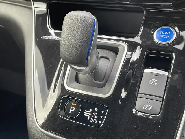 日産 セレナ e-パワー オーテック スポーツスペック 滋賀県 2020(令2)年 2.6万km ダークメタルグレー 純正10インチナビ/(CD/DVD/Bluetooth/フルセグTV)/プロパイロット/全方位カメラ/クリアランスソナー/レーダークルーズコントロール/ETC/両側パワースライドドア/ブラインドスポットモニター/デジタルインナーミラー/ドライブレコーダー/シートヒーター/ステアリングヒーター/オートライト/LEDヘッドライト/スペアキー