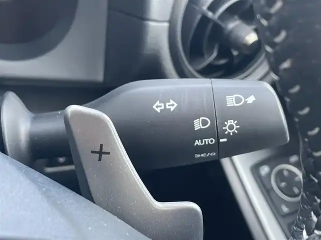 レクサス ＩＳ 300h Fスポーツ 佐賀県 2023(令5)年 2万km ホワイトノーヴァガラスフレーク サンルーフ/オレンジキャリパー/リアスポイラー/レクサスセーフティシステム/・プリクラッシュセーフティ/・レーダークルーズコントロール/・レーントレーシングアシスト/・オートマチックハイビーム/ブラインドスポットモニター/クリアランスソナー/純正10.3型ナビ/・パノラミックビューモニター/・フルセグTV/BT/CD/DVD/・TVキャンセラー/純正19インチAW/三眼LEDヘッドライト/白黒革シート/パワーシート/D席シートメモリ/シートベンチレーション/シートヒーター/革巻きステアリング/パドルシフト/ステアリングヒーター/電動コラム/電動パーキングスイッチ/ETC2.0/インナーミラー型前後ドラレコ/GPSレーダー探知機/カードキー/スペアキー×1/取扱説明書/保証書