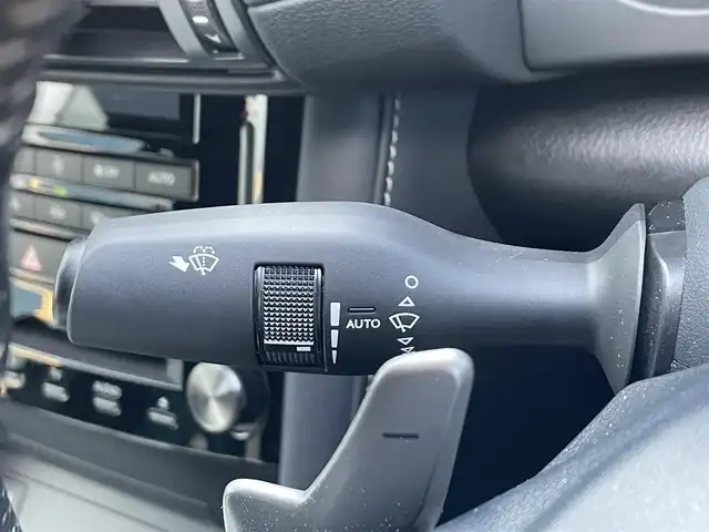 レクサス ＩＳ 300h Fスポーツ 佐賀県 2023(令5)年 2万km ホワイトノーヴァガラスフレーク サンルーフ/オレンジキャリパー/リアスポイラー/レクサスセーフティシステム/・プリクラッシュセーフティ/・レーダークルーズコントロール/・レーントレーシングアシスト/・オートマチックハイビーム/ブラインドスポットモニター/クリアランスソナー/純正10.3型ナビ/・パノラミックビューモニター/・フルセグTV/BT/CD/DVD/・TVキャンセラー/純正19インチAW/三眼LEDヘッドライト/白黒革シート/パワーシート/D席シートメモリ/シートベンチレーション/シートヒーター/革巻きステアリング/パドルシフト/ステアリングヒーター/電動コラム/電動パーキングスイッチ/ETC2.0/インナーミラー型前後ドラレコ/GPSレーダー探知機/カードキー/スペアキー×1/取扱説明書/保証書