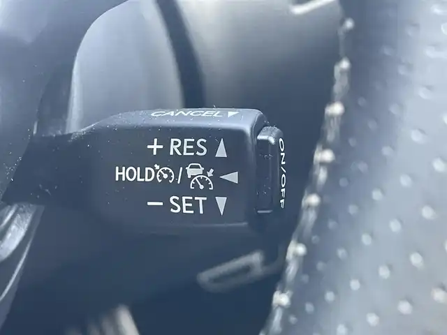 レクサス ＩＳ 300h Fスポーツ 佐賀県 2023(令5)年 2万km ホワイトノーヴァガラスフレーク サンルーフ/オレンジキャリパー/リアスポイラー/レクサスセーフティシステム/・プリクラッシュセーフティ/・レーダークルーズコントロール/・レーントレーシングアシスト/・オートマチックハイビーム/ブラインドスポットモニター/クリアランスソナー/純正10.3型ナビ/・パノラミックビューモニター/・フルセグTV/BT/CD/DVD/・TVキャンセラー/純正19インチAW/三眼LEDヘッドライト/白黒革シート/パワーシート/D席シートメモリ/シートベンチレーション/シートヒーター/革巻きステアリング/パドルシフト/ステアリングヒーター/電動コラム/電動パーキングスイッチ/ETC2.0/インナーミラー型前後ドラレコ/GPSレーダー探知機/カードキー/スペアキー×1/取扱説明書/保証書