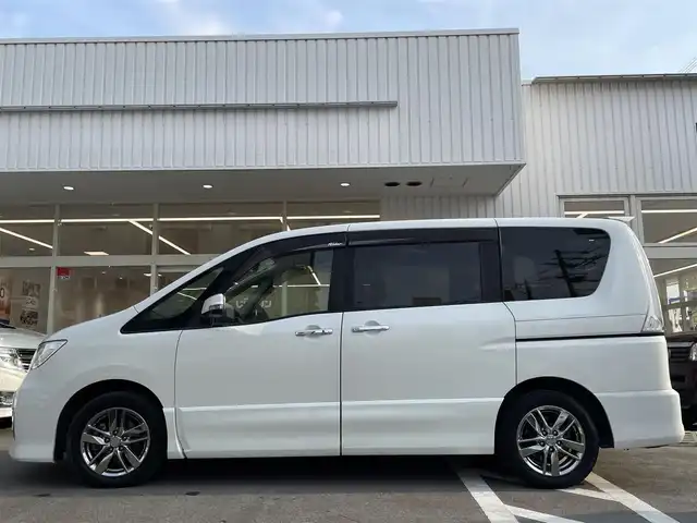 日産 セレナ ライダー 大阪府 2011(平23)年 5.9万km ブリリアントホワイトパール (株)IDOMが運営する【じしゃロン東大阪店】の自社ローン専用車両になります。こちらは現金またはオートローンご利用時の価格です。自社ローンご希望の方は別途その旨お申付け下さい/純正ナビ/フルセグTV/バックカメラ/横滑り防止装置/クルーズコントロール/ドライブレコーダー/プッシュスタート＆スマートキー/パワースライドドア/ETC/純正AW/オートライト/HIDヘッドライト/フォグランプ/取説（車両・ナビ）/保証書