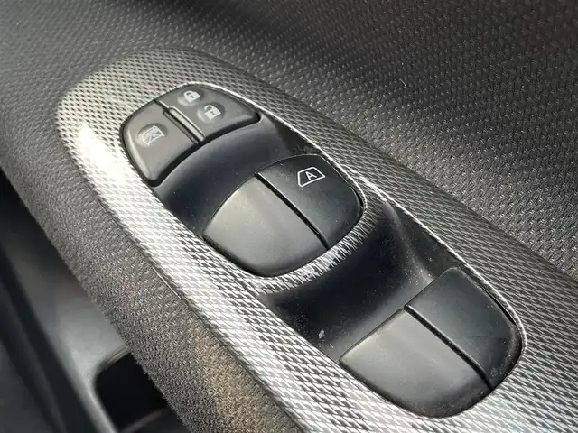 日産 セレナ ライダー 大阪府 2011(平23)年 5.9万km ブリリアントホワイトパール (株)IDOMが運営する【じしゃロン東大阪店】の自社ローン専用車両になります。こちらは現金またはオートローンご利用時の価格です。自社ローンご希望の方は別途その旨お申付け下さい/純正ナビ/フルセグTV/バックカメラ/横滑り防止装置/クルーズコントロール/ドライブレコーダー/プッシュスタート＆スマートキー/パワースライドドア/ETC/純正AW/オートライト/HIDヘッドライト/フォグランプ/取説（車両・ナビ）/保証書