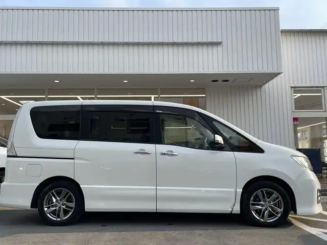 日産 セレナ ライダー 大阪府 2011(平23)年 5.9万km ブリリアントホワイトパール (株)IDOMが運営する【じしゃロン東大阪店】の自社ローン専用車両になります。こちらは現金またはオートローンご利用時の価格です。自社ローンご希望の方は別途その旨お申付け下さい/純正ナビ/フルセグTV/バックカメラ/横滑り防止装置/クルーズコントロール/ドライブレコーダー/プッシュスタート＆スマートキー/パワースライドドア/ETC/純正AW/オートライト/HIDヘッドライト/フォグランプ/取説（車両・ナビ）/保証書
