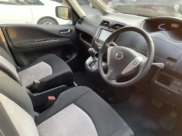 日産 セレナ ライダー 大阪府 2011(平23)年 5.9万km ブリリアントホワイトパール (株)IDOMが運営する【じしゃロン東大阪店】の自社ローン専用車両になります。こちらは現金またはオートローンご利用時の価格です。自社ローンご希望の方は別途その旨お申付け下さい/純正ナビ/フルセグTV/バックカメラ/横滑り防止装置/クルーズコントロール/ドライブレコーダー/プッシュスタート＆スマートキー/パワースライドドア/ETC/純正AW/オートライト/HIDヘッドライト/フォグランプ/取説（車両・ナビ）/保証書