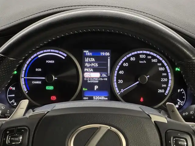 レクサス ＮＸ 300h Iパッケージ 三重県 2019(令1)年 5.2万km ホワイトノーヴァガラスフレーク ハイブリッド/FF/MTモード付フロアCVT/純正 10.3インチナビ/（AM/FM/CD/DVD/Blu-ray/SDREC/SD/USB/Bluetooth/Miracast/AUX/TV）/バックガイド&サイドモニター/ETC2.0/Lexus Safety System＋/・プリクラッシュセーフティ［PCS］/・レーントレーシングアシスト［LTA］/・レーダークルーズ（全車速追従）/・クリアランスソナー/・【OP】パーキングサポートブレーキ（静止物）［PKSB］/・【OP】アダプティブハイビームシステム［AHS］/・ロードサインアシスト［RSA］/・先行車発進告知機能［TMN］/装備/・【OP】3眼LEDヘッドランプ/・内装色『リッチクリーム』＋【OP】『本アルミ（名栗調仕上げ/シルバー）』/・本革シート/・シートヒーター&ベンチレーション（D/N）/・ステアリングヒーター/・パワーシート（Dメモリー付8way&電動ランバーサポート/N8way）/・パワーバックドア/・アクティブサウンドコンロトール［ASC］/・電動チルト&テレスコピックステアリング/・電子パーキングブレーキ&ブレーキホールド機能/・純正18inAW（ブラック＋切削光輝）/・雨滴感応式ワイパー/・保/取/ナビ取/・予備スマートキーx1＋カードキーx1