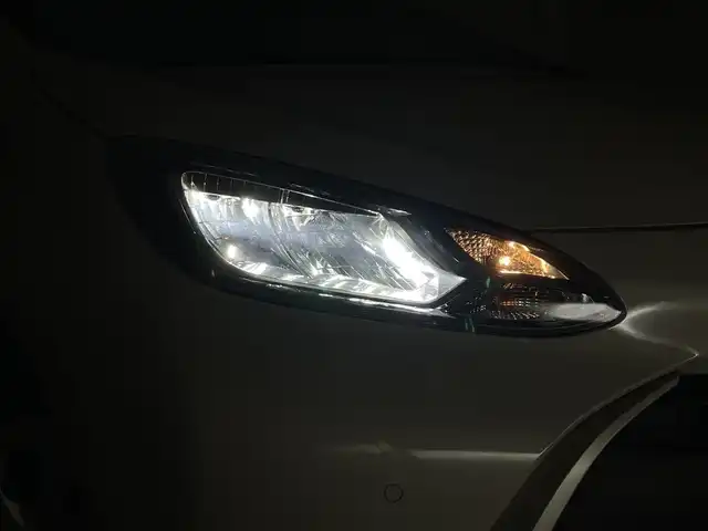 トヨタ アクア G 群馬県 2022(令4)年 2.6万km クリアベージュメタリック パノラミックビューモニター（シースルービュー＆ムービングビュー付） /ブラインドスポットモニター（停車時警報機能付）＋パーキングサポートブレーキ（前後方静止物）＋パーキングサポートブレーキ（後方接近車両）/＝＝＝＝＝/純正7インチディスプレイオーディオ/・AM/FM/USB/Bluetooth/・AppleCarPlay/AndroidAuto/Miracast/トヨタセーフティセンス/・プリクラッシュセーフティシステム/・レーントレーシングアシスト/・オートマチックハイビーム/・レーダークルーズコントロール(全車速追従)/・ロードサインアシスト/先行車発進告知機能/LEDヘッドランプ