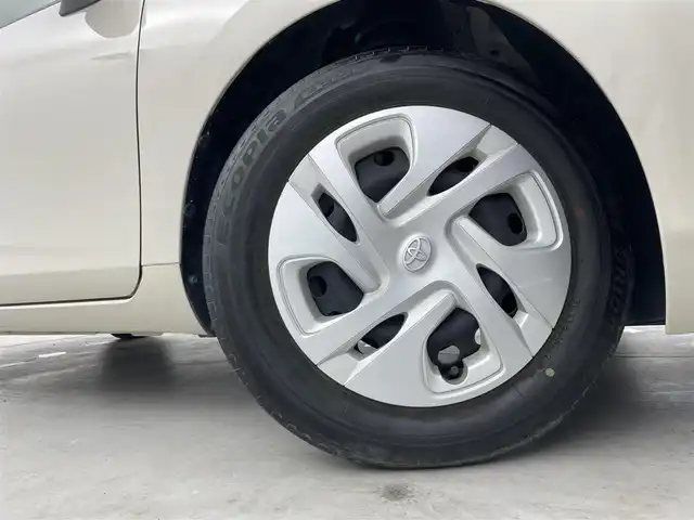 トヨタ アクア G 群馬県 2022(令4)年 2.6万km クリアベージュメタリック パノラミックビューモニター（シースルービュー＆ムービングビュー付） /ブラインドスポットモニター（停車時警報機能付）＋パーキングサポートブレーキ（前後方静止物）＋パーキングサポートブレーキ（後方接近車両）/＝＝＝＝＝/純正7インチディスプレイオーディオ/・AM/FM/USB/Bluetooth/・AppleCarPlay/AndroidAuto/Miracast/トヨタセーフティセンス/・プリクラッシュセーフティシステム/・レーントレーシングアシスト/・オートマチックハイビーム/・レーダークルーズコントロール(全車速追従)/・ロードサインアシスト/先行車発進告知機能/LEDヘッドランプ
