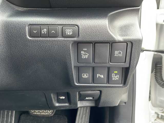 レクサス ＩＳ 300h バージョンL 富山県 2016(平28)年 7.6万km ソニッククォーツ サンルーフ　/4WD/純正ナビ(AM/FM/TV/CD/DVD/BD/BTA)/衝突被害軽減ブレーキ　/アダプティブクルーズコントロール　/純正アルミサマータイヤ積込　/オートハイビーム　/シートクーラー　/シートヒーター　/ステアリングヒーター　/ＥＴＣ２．０/コーナーセンサー前後/LEDヘッドライト/レザーシート/USB入力端子/ブラインドスポットモニター/取扱説明書/ナビ取扱説明書
