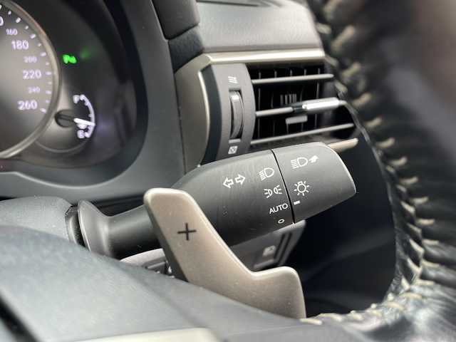 レクサス ＩＳ 300h バージョンL 富山県 2016(平28)年 7.6万km ソニッククォーツ サンルーフ　/4WD/純正ナビ(AM/FM/TV/CD/DVD/BD/BTA)/衝突被害軽減ブレーキ　/アダプティブクルーズコントロール　/純正アルミサマータイヤ積込　/オートハイビーム　/シートクーラー　/シートヒーター　/ステアリングヒーター　/ＥＴＣ２．０/コーナーセンサー前後/LEDヘッドライト/レザーシート/USB入力端子/ブラインドスポットモニター/取扱説明書/ナビ取扱説明書