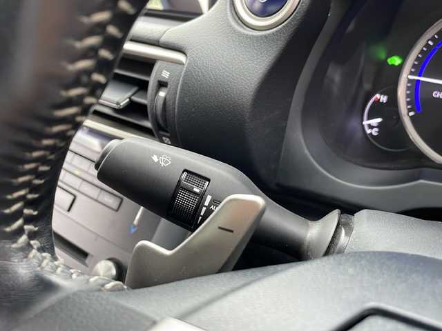 レクサス ＩＳ 300h バージョンL 富山県 2016(平28)年 7.6万km ソニッククォーツ サンルーフ　/4WD/純正ナビ(AM/FM/TV/CD/DVD/BD/BTA)/衝突被害軽減ブレーキ　/アダプティブクルーズコントロール　/純正アルミサマータイヤ積込　/オートハイビーム　/シートクーラー　/シートヒーター　/ステアリングヒーター　/ＥＴＣ２．０/コーナーセンサー前後/LEDヘッドライト/レザーシート/USB入力端子/ブラインドスポットモニター/取扱説明書/ナビ取扱説明書