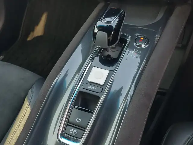 ホンダ ヴェゼル ハイブリッド RS ホンダセンシング 東京都 2018(平30)年 3.3万km プラチナホワイトパール 純正ナビ/フルセグ/バックカメラ/ビルトインETC/ドライブレコーダー/ハーフレザーシート/シートヒーター/衝突軽減ブレーキ/誤発進抑制機能/路外逸脱抑制機能/車線維持支援システム/アダプティブクルーズコントロール/プラズマクラスター技術搭載フルオートエアコン/スマートキー/LEDヘッドライト/純正18インチAW