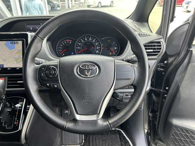 トヨタ ヴォクシー ZS 煌Ⅲ 静岡県 2020(令2)年 2.1万km 黒 トヨタセーフティセンス/純正１０型ＳＤナビ/ＤＶＤ再生/フルセグＴＶ/バックカメラ/後席モニター/ＥＴＣ２．０/両側電動スライドドア/ＰＫＳＢ/クルコン/オートハイビーム/ＬＥＤヘッド/純正１６ＡＷ