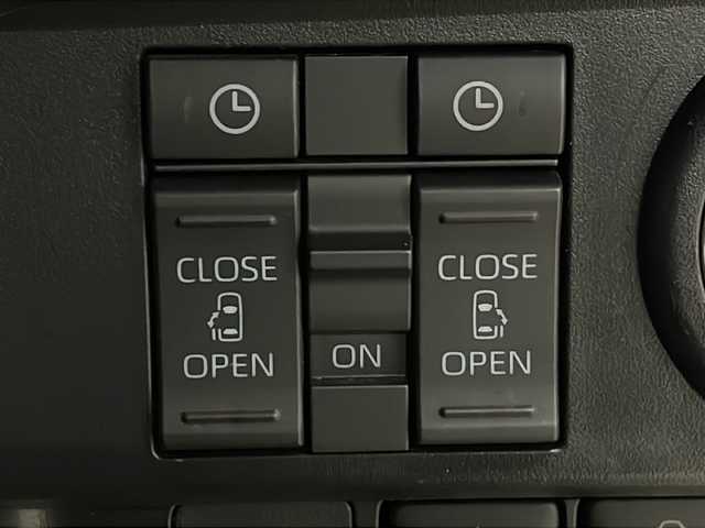 トヨタ ルーミー カスタムG－T 熊本県 2023(令5)年 3.6万km パールホワイトⅢ ワンオーナー		/純正９インチナビ/【ナビ/フルセグ/Bluetooth/DVD/】	/パノラミックビューモニター/追従型クルーズコントロール	/オートハイビーム	/LEDヘッドライト（AUTO機能付き）	/ビルトインETC	/前席シートヒーター	/運転席パワーシート	/衝突軽減ブレーキシステム	/車線逸脱防止システム	/横滑り防止装置	/踏み間違い防止装置/純正15インチアルミ	/コーナーセンサー（前後）	/純正フロアマット	/ステアリングスイッチ	/ISOFIX/チルトステアリング/シートリフター/シートバックテーブル/ウィンカーミラー/ドアバイザー	/プッシュスタート	/取扱説明書	/新車保証書/スペアキー×１