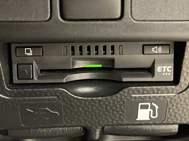 トヨタ ルーミー カスタムG－T 熊本県 2023(令5)年 3.6万km パールホワイトⅢ ワンオーナー		/純正９インチナビ/【ナビ/フルセグ/Bluetooth/DVD/】	/パノラミックビューモニター/追従型クルーズコントロール	/オートハイビーム	/LEDヘッドライト（AUTO機能付き）	/ビルトインETC	/前席シートヒーター	/運転席パワーシート	/衝突軽減ブレーキシステム	/車線逸脱防止システム	/横滑り防止装置	/踏み間違い防止装置/純正15インチアルミ	/コーナーセンサー（前後）	/純正フロアマット	/ステアリングスイッチ	/ISOFIX/チルトステアリング/シートリフター/シートバックテーブル/ウィンカーミラー/ドアバイザー	/プッシュスタート	/取扱説明書	/新車保証書/スペアキー×１