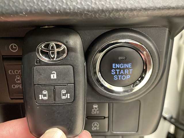 トヨタ ルーミー カスタムG－T 熊本県 2023(令5)年 3.6万km パールホワイトⅢ ワンオーナー		/純正９インチナビ/【ナビ/フルセグ/Bluetooth/DVD/】	/パノラミックビューモニター/追従型クルーズコントロール	/オートハイビーム	/LEDヘッドライト（AUTO機能付き）	/ビルトインETC	/前席シートヒーター	/運転席パワーシート	/衝突軽減ブレーキシステム	/車線逸脱防止システム	/横滑り防止装置	/踏み間違い防止装置/純正15インチアルミ	/コーナーセンサー（前後）	/純正フロアマット	/ステアリングスイッチ	/ISOFIX/チルトステアリング/シートリフター/シートバックテーブル/ウィンカーミラー/ドアバイザー	/プッシュスタート	/取扱説明書	/新車保証書/スペアキー×１