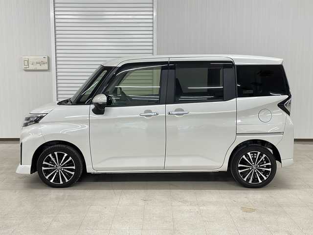 トヨタ ルーミー カスタムG－T 熊本県 2023(令5)年 3.6万km パールホワイトⅢ ワンオーナー		/純正９インチナビ/【ナビ/フルセグ/Bluetooth/DVD/】	/パノラミックビューモニター/追従型クルーズコントロール	/オートハイビーム	/LEDヘッドライト（AUTO機能付き）	/ビルトインETC	/前席シートヒーター	/運転席パワーシート	/衝突軽減ブレーキシステム	/車線逸脱防止システム	/横滑り防止装置	/踏み間違い防止装置/純正15インチアルミ	/コーナーセンサー（前後）	/純正フロアマット	/ステアリングスイッチ	/ISOFIX/チルトステアリング/シートリフター/シートバックテーブル/ウィンカーミラー/ドアバイザー	/プッシュスタート	/取扱説明書	/新車保証書/スペアキー×１