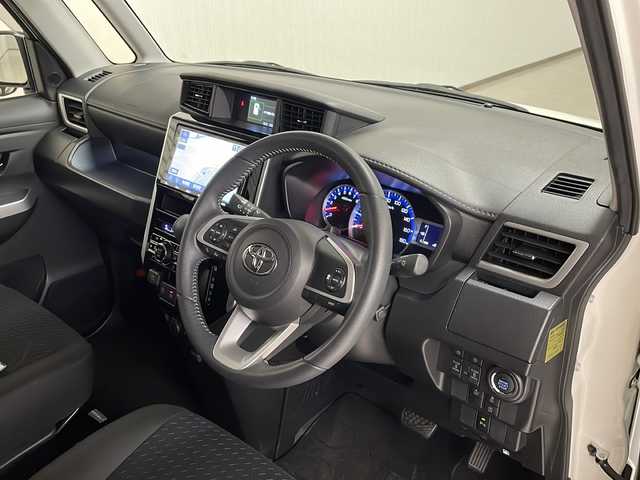 トヨタ ルーミー カスタムG－T 熊本県 2023(令5)年 3.6万km パールホワイトⅢ ワンオーナー		/純正９インチナビ/【ナビ/フルセグ/Bluetooth/DVD/】	/パノラミックビューモニター/追従型クルーズコントロール	/オートハイビーム	/LEDヘッドライト（AUTO機能付き）	/ビルトインETC	/前席シートヒーター	/運転席パワーシート	/衝突軽減ブレーキシステム	/車線逸脱防止システム	/横滑り防止装置	/踏み間違い防止装置/純正15インチアルミ	/コーナーセンサー（前後）	/純正フロアマット	/ステアリングスイッチ	/ISOFIX/チルトステアリング/シートリフター/シートバックテーブル/ウィンカーミラー/ドアバイザー	/プッシュスタート	/取扱説明書	/新車保証書/スペアキー×１