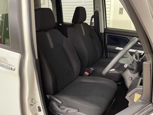 トヨタ ルーミー カスタムG－T 熊本県 2023(令5)年 3.6万km パールホワイトⅢ ワンオーナー		/純正９インチナビ/【ナビ/フルセグ/Bluetooth/DVD/】	/パノラミックビューモニター/追従型クルーズコントロール	/オートハイビーム	/LEDヘッドライト（AUTO機能付き）	/ビルトインETC	/前席シートヒーター	/運転席パワーシート	/衝突軽減ブレーキシステム	/車線逸脱防止システム	/横滑り防止装置	/踏み間違い防止装置/純正15インチアルミ	/コーナーセンサー（前後）	/純正フロアマット	/ステアリングスイッチ	/ISOFIX/チルトステアリング/シートリフター/シートバックテーブル/ウィンカーミラー/ドアバイザー	/プッシュスタート	/取扱説明書	/新車保証書/スペアキー×１