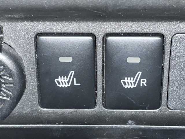 トヨタ ルーミー カスタムG－T 熊本県 2023(令5)年 3.6万km パールホワイトⅢ ワンオーナー		/純正９インチナビ/【ナビ/フルセグ/Bluetooth/DVD/】	/パノラミックビューモニター/追従型クルーズコントロール	/オートハイビーム	/LEDヘッドライト（AUTO機能付き）	/ビルトインETC	/前席シートヒーター	/運転席パワーシート	/衝突軽減ブレーキシステム	/車線逸脱防止システム	/横滑り防止装置	/踏み間違い防止装置/純正15インチアルミ	/コーナーセンサー（前後）	/純正フロアマット	/ステアリングスイッチ	/ISOFIX/チルトステアリング/シートリフター/シートバックテーブル/ウィンカーミラー/ドアバイザー	/プッシュスタート	/取扱説明書	/新車保証書/スペアキー×１