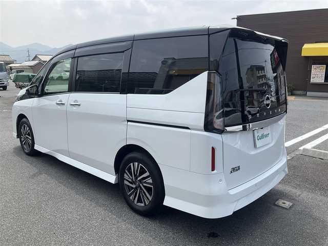日産 セレナ ハイウェイスター V 滋賀県 2023(令5)年 2万km 黒Ⅱ ワンオーナー/車検8年2月まで/走行支援システム/・エマージェンシーブレーキ/・踏み間違い衝突防止アシスト/・車線逸脱警報・プロパイロット/・後側方車両検知警報/純正9インチナビ/Bluetooth、フルセグテレビ/アラウンドビューモニター/純正11インチフリップダウンモニター/純正前後ドライブレコーダー（ナビ連動）/純正ETC2.0/純正インテリジェントルームミラー/両側パワースライドドア/ハンズフリースライドドア/スペアキー有り/取扱説明書、保証書