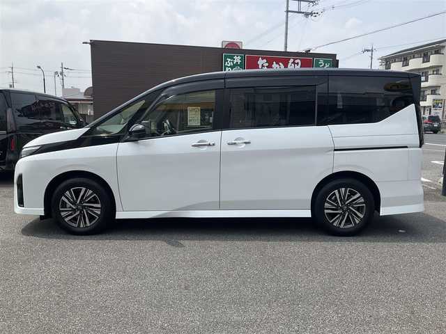 日産 セレナ ハイウェイスター V 滋賀県 2023(令5)年 2万km 黒Ⅱ ワンオーナー/車検8年2月まで/走行支援システム/・エマージェンシーブレーキ/・踏み間違い衝突防止アシスト/・車線逸脱警報・プロパイロット/・後側方車両検知警報/純正9インチナビ/Bluetooth、フルセグテレビ/アラウンドビューモニター/純正11インチフリップダウンモニター/純正前後ドライブレコーダー（ナビ連動）/純正ETC2.0/純正インテリジェントルームミラー/両側パワースライドドア/ハンズフリースライドドア/スペアキー有り/取扱説明書、保証書