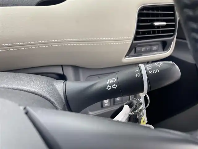 日産 セレナ ハイウェイスター 愛知県 2016(平28)年 6.1万km ブリリアントホワイトパール プロパイロット/純正12．3インチナビ/　（Bluetooth/TV/HDMI/DVD/Blue-ray）/全方位カメラ/デジタルインナーミラー/パワースライドドア/ドラレコ/ETC/純正16インチAW/純正フロアマット/純正LEDライト/オートライト/後席テーブル/後席USB/サンシェード/オートホールド/ステアリングスイッチ/セーフティーパッケージ/　・踏み間違い衝突防止/　・インテリジェント パーキングアシスト/　・標識検知機能/　・インテリジェント DA（ふらつき警報）/　・フロント&バックソナー/　・インテリジェント ルームミラー/　・電動パーキングブレーキ/　・オートブレーキホールド /　・インテリジェント LI