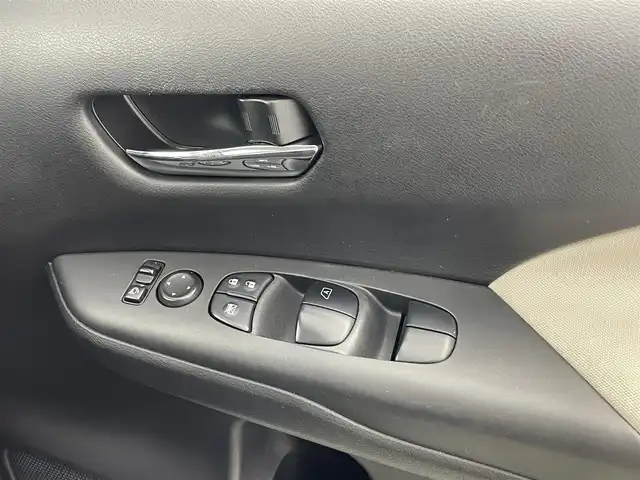 日産 セレナ ハイウェイスター 愛知県 2016(平28)年 6.1万km ブリリアントホワイトパール プロパイロット/純正12．3インチナビ/　（Bluetooth/TV/HDMI/DVD/Blue-ray）/全方位カメラ/デジタルインナーミラー/パワースライドドア/ドラレコ/ETC/純正16インチAW/純正フロアマット/純正LEDライト/オートライト/後席テーブル/後席USB/サンシェード/オートホールド/ステアリングスイッチ/セーフティーパッケージ/　・踏み間違い衝突防止/　・インテリジェント パーキングアシスト/　・標識検知機能/　・インテリジェント DA（ふらつき警報）/　・フロント&バックソナー/　・インテリジェント ルームミラー/　・電動パーキングブレーキ/　・オートブレーキホールド /　・インテリジェント LI