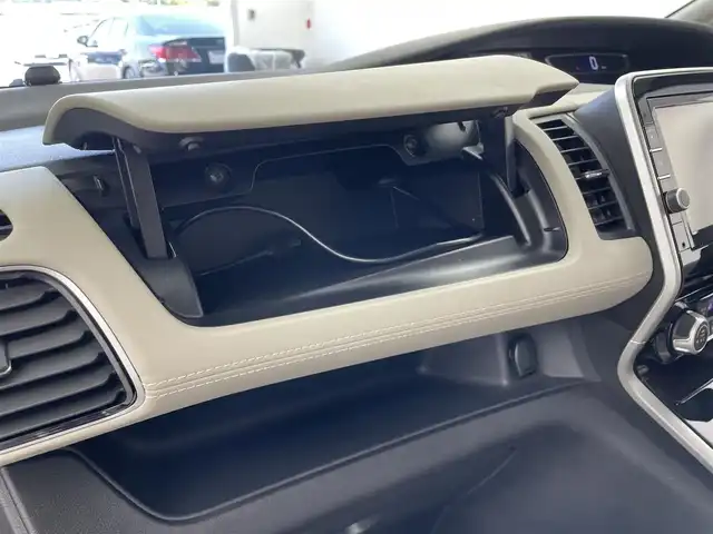 日産 セレナ ハイウェイスター 愛知県 2016(平28)年 6.1万km ブリリアントホワイトパール プロパイロット/純正12．3インチナビ/　（Bluetooth/TV/HDMI/DVD/Blue-ray）/全方位カメラ/デジタルインナーミラー/パワースライドドア/ドラレコ/ETC/純正16インチAW/純正フロアマット/純正LEDライト/オートライト/後席テーブル/後席USB/サンシェード/オートホールド/ステアリングスイッチ/セーフティーパッケージ/　・踏み間違い衝突防止/　・インテリジェント パーキングアシスト/　・標識検知機能/　・インテリジェント DA（ふらつき警報）/　・フロント&バックソナー/　・インテリジェント ルームミラー/　・電動パーキングブレーキ/　・オートブレーキホールド /　・インテリジェント LI