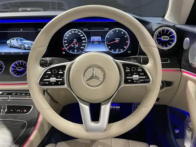 メルセデス・ベンツ Ｅ４５０ 4マチック クーペ スポーツ 道央・札幌 2018(平30)年 4.7万km ダイヤモンドホワイト エクスクルーシブパッケージ/・パノラミックスライディングルーフ/・Burmesterサラウンドサウンド/・エアバランスパッケージ/AIR BODY CONTROLサスペンション/19インチAMG5ツインスポークAW/レーダーセーフティパッケージ/・アクティブディスタンスアシストディストロニック/・アクティブステアリングアシスト/・アクティブブレーキアシスト/・アクティブブラインドスポットアシスト/・アクティブレーンキーピングアシスト/・トラフィックサインアシスト/360°カメラシステム/アクティブパーキングアシスト/マルチビームLEDヘッドライト/アダプティブハイビームアシストプラス/AMGスタイリングパッケージ/フットトランクオープナー/ヘッドアップディスプレイ/本革シート(ナッパレザー)/AMGスポーツステアリング/シートヒーター(D/N)/シートベンチレーター(D/N)/リラクゼーション機能(D/N)/メモリー付きパワーシート(D/N)/電動ランバーサポート(D/N)/COMANDシステム/・フルセグTV/・AppleCarPlay/・AndroidAuto/ワイヤレスチャージング/アンビエントライト/純正ドライブレコーダー