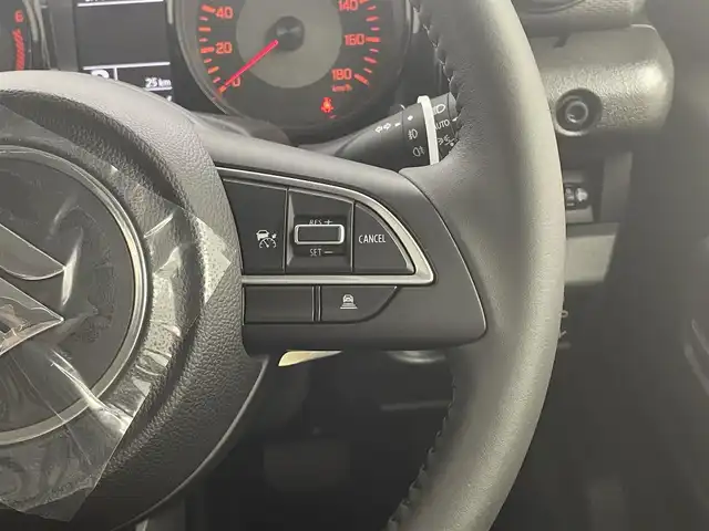 スズキ ジムニー ノマド FC 福井県 2025(令7)年 0.1千km アイボリーⅡ SUZUKI Safety Support/・デュアルセンサーブレーキサポート/・先行車発進お知らせ機能/・標識認識機能/・アダプティブクルーズコントロール/・車線逸脱警報機能/・ふらつき警報機能/・誤発進抑制機能/・後方誤発進抑制/・後退時ブレーキサポート/・オートマチックハイビーム/スペアタイヤ/ドアバイザー/純正フロアマット/シートヒーター/ミラーヒーター/色番号　E5J