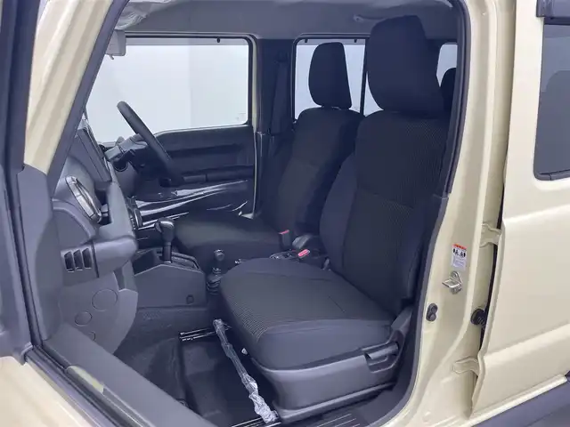 スズキ ジムニー ノマド FC 福井県 2025(令7)年 0.1千km アイボリーⅡ SUZUKI Safety Support/・デュアルセンサーブレーキサポート/・先行車発進お知らせ機能/・標識認識機能/・アダプティブクルーズコントロール/・車線逸脱警報機能/・ふらつき警報機能/・誤発進抑制機能/・後方誤発進抑制/・後退時ブレーキサポート/・オートマチックハイビーム/スペアタイヤ/ドアバイザー/純正フロアマット/シートヒーター/ミラーヒーター/色番号　E5J