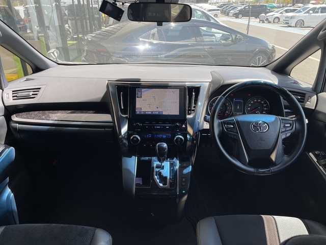 トヨタ アルファード S タイプゴールド 愛知県 2020(令2)年 4.5万km ホワイトパールクリスタルシャイン １２型フリップダウンモニター/三眼LEDヘッドライト/純正9型ディズプレイオーディオ　ナビ機能あり/両側パワースライドドア/レーダークルーズコントロール/バックカメラ/電動リアゲート/コーナーセンサー/純正アルミホイール/オートマチックハイビーム/衝突軽減システム/フルセグ/CD/DVD/Bluetooth/ドライブレコーダー/ETC/ステアリングスイッチ/スマートキー/プッシュスタート