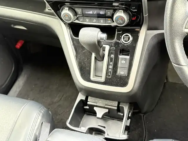 日産 セレナ ハイウェイスター 埼玉県 2016(平28)年 13.5万km ダイヤモンドブラック (株)IDOMが運営する【じしゃロン鳩ヶ谷店】の自社ローン専用車両になりますこちらは現金またはオートローンご利用時の価格です。自社ローンご希望の方は別途その旨お申付け下さい/登録時134755km/プロパイロット/両側パワースライドドア/純正メモリナビ（MM516D-L）/　・AM/FM/CD/DVD/ブルーレイ/MSV(SD)/　・BT/フルセグTV/バックカメラ/純正フリップダウンモニター/プッシュスタート/スマートキーx1/レーダークルーズコントロール/エマージェンシーブレーキ/駐車支援（ソナー）/側方支援/ハンズフリーオートスライドドア/純正16インチAW/純正LEDヘッドライト/　・オートライト/フォグランプ/革巻ステアリング/　・ステアリングリモコン/電動格納機能付きウインカーミラー/後席ロールサンシェード/純正フロアマット