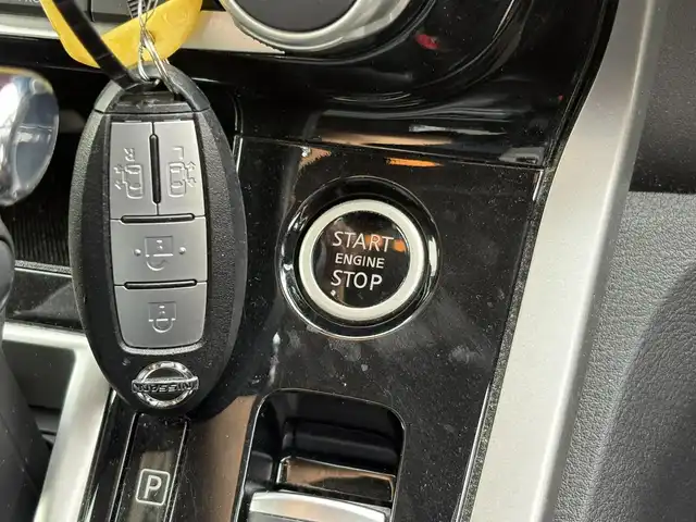 日産 セレナ ハイウェイスター 埼玉県 2016(平28)年 13.5万km ダイヤモンドブラック (株)IDOMが運営する【じしゃロン鳩ヶ谷店】の自社ローン専用車両になりますこちらは現金またはオートローンご利用時の価格です。自社ローンご希望の方は別途その旨お申付け下さい/登録時134755km/プロパイロット/両側パワースライドドア/純正メモリナビ（MM516D-L）/　・AM/FM/CD/DVD/ブルーレイ/MSV(SD)/　・BT/フルセグTV/バックカメラ/純正フリップダウンモニター/プッシュスタート/スマートキーx1/レーダークルーズコントロール/エマージェンシーブレーキ/駐車支援（ソナー）/側方支援/ハンズフリーオートスライドドア/純正16インチAW/純正LEDヘッドライト/　・オートライト/フォグランプ/革巻ステアリング/　・ステアリングリモコン/電動格納機能付きウインカーミラー/後席ロールサンシェード/純正フロアマット
