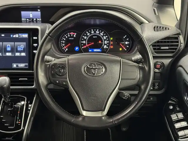 トヨタ ヴォクシー ZS 煌 三重県 2018(平30)年 5.9万km イナズマスパーキングブラックガラスフレーク ガソリン/FF/MTモード付インパネCVT/純正 10インチナビ NSZN-Z66T/（AM/FM/CD/DVD/TV/SD/SDREC/Bluetooth/USB/HDMI）/バックガイドモニター/両側パワースライドドア/ドライブレコーダー 前後/ビルトイン ETC/Toyota Safety Sense/・プリクラッシュセーフティ［PCS］/・レーンディパーチャーアラート［LDA］/・オートハイビーム［AHB］/・クリアランスソナー/・パーキングサポートブレーキ（静止物）/・横滑り防止装置［TRC］/など/装備/・クルーズコントロール/・左右独立温度調整＆後席独立調整オートエアコン/・オートライト/・LED ヘッドランプ＆フロントフォグランプ/・ステアリングスイッチ/・プッシュスタート/・充電用USBジャックx2/・純正16inAW/・保/取/ナビ取/・スマートキーx2/など