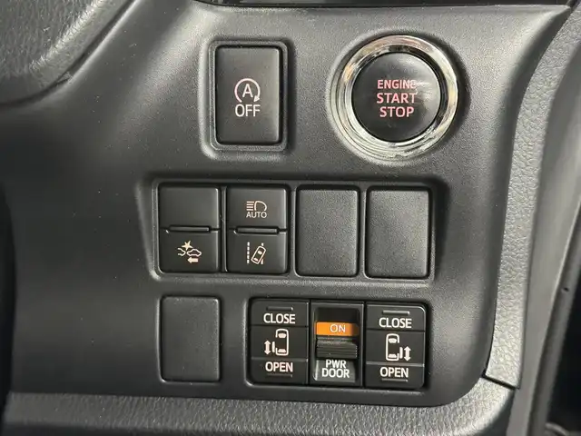 トヨタ ヴォクシー ZS 煌 三重県 2018(平30)年 5.9万km イナズマスパーキングブラックガラスフレーク ガソリン/FF/MTモード付インパネCVT/純正 10インチナビ NSZN-Z66T/（AM/FM/CD/DVD/TV/SD/SDREC/Bluetooth/USB/HDMI）/バックガイドモニター/両側パワースライドドア/ドライブレコーダー 前後/ビルトイン ETC/Toyota Safety Sense/・プリクラッシュセーフティ［PCS］/・レーンディパーチャーアラート［LDA］/・オートハイビーム［AHB］/・クリアランスソナー/・パーキングサポートブレーキ（静止物）/・横滑り防止装置［TRC］/など/装備/・クルーズコントロール/・左右独立温度調整＆後席独立調整オートエアコン/・オートライト/・LED ヘッドランプ＆フロントフォグランプ/・ステアリングスイッチ/・プッシュスタート/・充電用USBジャックx2/・純正16inAW/・保/取/ナビ取/・スマートキーx2/など