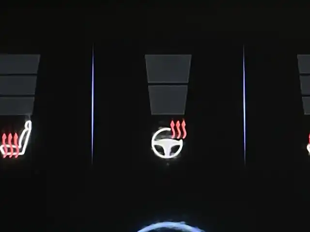 レクサス ＬＳ 500h バージョンL 群馬県 2017(平29)年 5.7万km ソニッククォーツ ムーンルーフ/＝＝＝＝＝/デジタルインナーミラー/純正１２．３インチSDナビ/・フルセグTV/Bluetooth/CD/DVD/SD/USB/AUX/パノラミックビューモニター/レザーシート/前席シートメモリー/前席+後席左右シートヒーター/シートベンチレーション/パーキングサポートブレーキ/ブラインドスポットモニター/三眼LEDヘッドランプ/ステアリングヒーター/後席リクライニング/レクサスセーフティシステム+A/・プリクラッシュセーフティ/・フロントクロストラフィックアラート/・レーダークルーズコントロール/・レーントレーシングアシスト/・アダプティブハイビーム/・ロードサインアシスト/・先行車発進告知/ビルトインETC２．０/プッシュスタート/パドルシフト/4WD