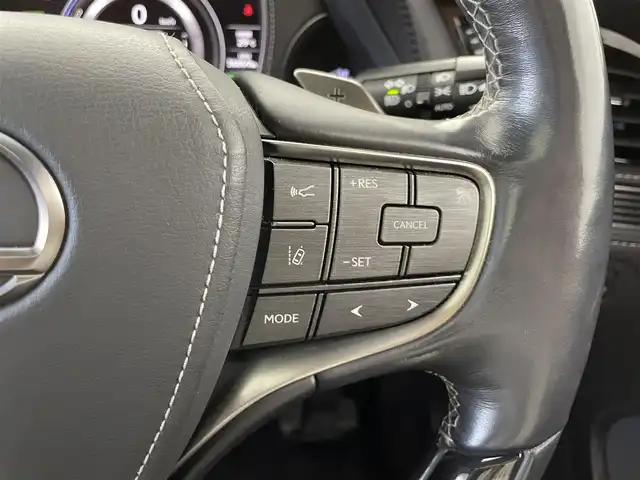レクサス ＬＳ 500h バージョンL 群馬県 2017(平29)年 5.7万km ソニッククォーツ ムーンルーフ/＝＝＝＝＝/デジタルインナーミラー/純正１２．３インチSDナビ/・フルセグTV/Bluetooth/CD/DVD/SD/USB/AUX/パノラミックビューモニター/レザーシート/前席シートメモリー/前席+後席左右シートヒーター/シートベンチレーション/パーキングサポートブレーキ/ブラインドスポットモニター/三眼LEDヘッドランプ/ステアリングヒーター/後席リクライニング/レクサスセーフティシステム+A/・プリクラッシュセーフティ/・フロントクロストラフィックアラート/・レーダークルーズコントロール/・レーントレーシングアシスト/・アダプティブハイビーム/・ロードサインアシスト/・先行車発進告知/ビルトインETC２．０/プッシュスタート/パドルシフト/4WD
