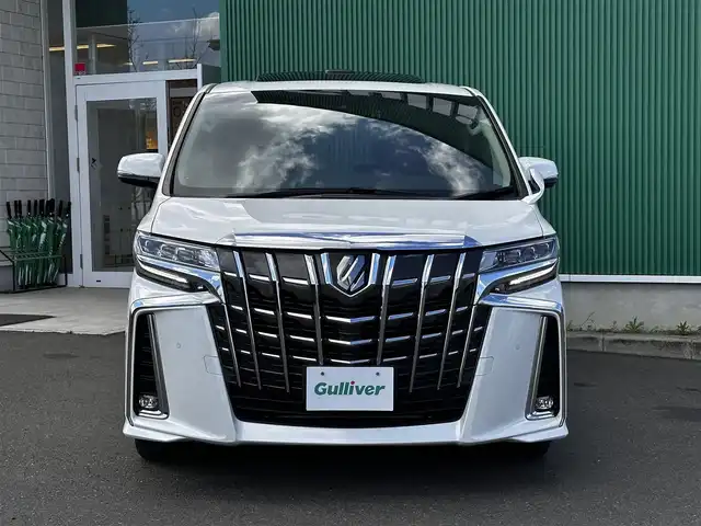 トヨタ アルファード S Cパッケージ 宮城県 2023(令5)年 4.3万km ホワイトパールクリスタルシャイン ツインムーンルーフ/スペアタイヤ/＝＝＝/セーフティセンス/・プリクラッシュセーフティ/・レーントレーシングアシスト/・レーダークルーズコントロール/・アダプティブハイビームシステム/・ロードサインアシスト/パーキングサポートブレーキ（前後方静止物）/純正12インチフリップダウンモニター/9インチディスプレイオーディオ/・ナビ機能/・Bluetooth/・AppleCarPlay/AndroidAuto/バックカメラ/ビルトインETC/ドライブレコーダー/AC100V/100W電源/パワーバックドア/両側パワースライドドア/電動ステップ/ブラック合皮シート/パワーシート（運転席メモリー機能付）/シートヒーター／ベンチレーション/ステアリングヒーター/ステアリングスイッチ/電動パーキングブレーキ/ブレーキホールド/3眼LEDヘッドランプ/フォグランプ/オートライト/スマートキー＆プッシュスタート/スペアキー/電動格納ミラー/17インチAW/フロアマット/ドアバイザー/W/サイド/カーテンエアバッグ