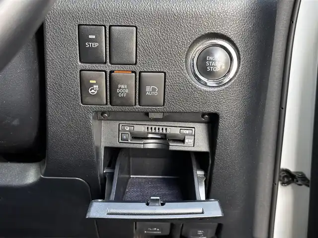 トヨタ アルファード S Cパッケージ 宮城県 2023(令5)年 4.3万km ホワイトパールクリスタルシャイン ツインムーンルーフ/スペアタイヤ/＝＝＝/セーフティセンス/・プリクラッシュセーフティ/・レーントレーシングアシスト/・レーダークルーズコントロール/・アダプティブハイビームシステム/・ロードサインアシスト/パーキングサポートブレーキ（前後方静止物）/純正12インチフリップダウンモニター/9インチディスプレイオーディオ/・ナビ機能/・Bluetooth/・AppleCarPlay/AndroidAuto/バックカメラ/ビルトインETC/ドライブレコーダー/AC100V/100W電源/パワーバックドア/両側パワースライドドア/電動ステップ/ブラック合皮シート/パワーシート（運転席メモリー機能付）/シートヒーター／ベンチレーション/ステアリングヒーター/ステアリングスイッチ/電動パーキングブレーキ/ブレーキホールド/3眼LEDヘッドランプ/フォグランプ/オートライト/スマートキー＆プッシュスタート/スペアキー/電動格納ミラー/17インチAW/フロアマット/ドアバイザー/W/サイド/カーテンエアバッグ