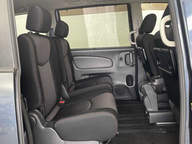 日産 セレナ ハイウェイスター 秋田県 2011(平23)年 5.7万km スチールブルー ４WD/純正ナビ【AM/FM/AUX/CD】　/両側パワースライドドア　/ＥＴＣ　/全方位カメラ　/純正エンジンスターター　/保証書　/取扱説明書　/フルセグＴＶ　/クルーズコントロール　/横滑り防止装置　/アイドリングストップ　/オートライト　/スマートキー/プッシュスタート /革巻きステアリング/電格ミラー/ECO MODE/ステアリングリモコン/サイドバイザー /リアサンシェード /フォグライト /ウィンカーミラー /社外AW